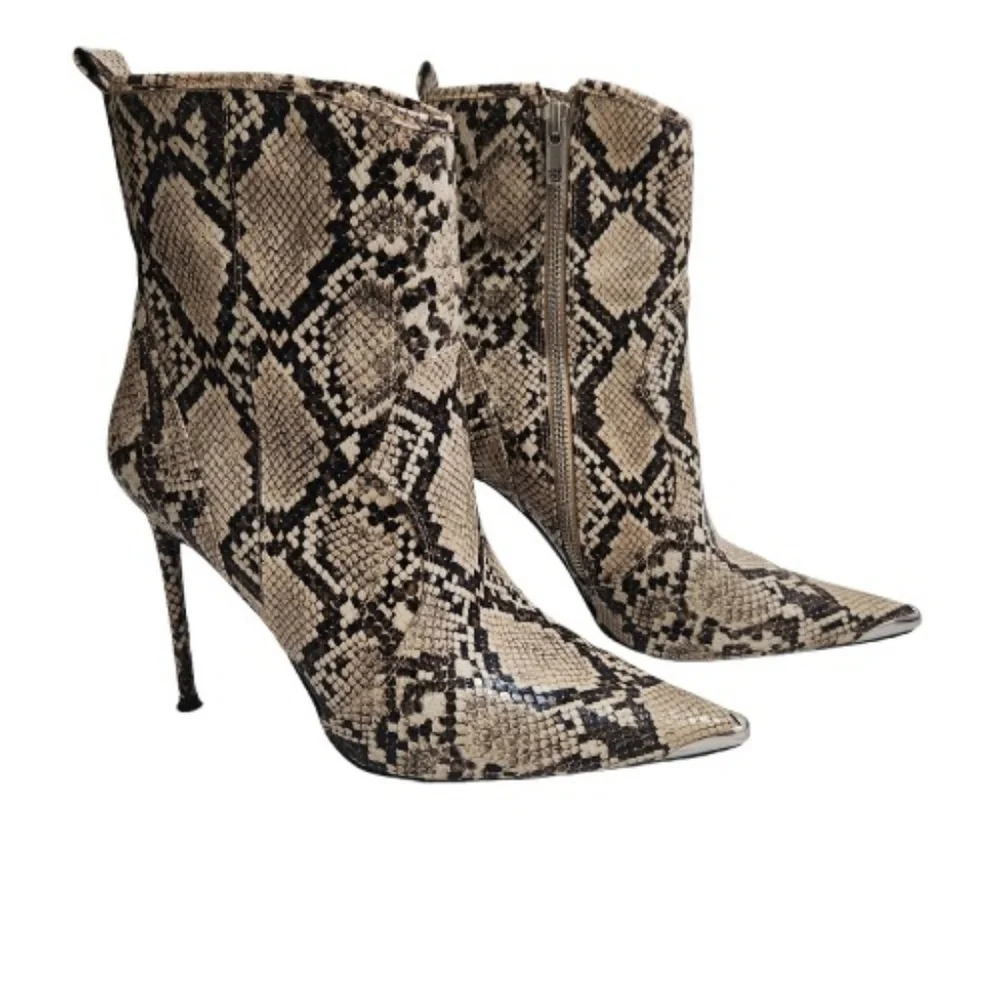 ⬇️Winnie Harlow x Steve Madden Tina Snakeskin Stiletto Boots - Picture 14 of 14